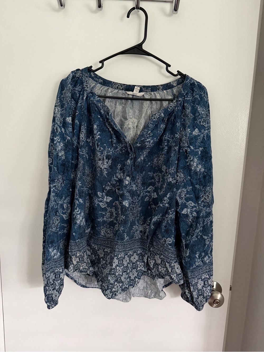 Time and Tru Blue Floral V-Neck Peasant Blouse